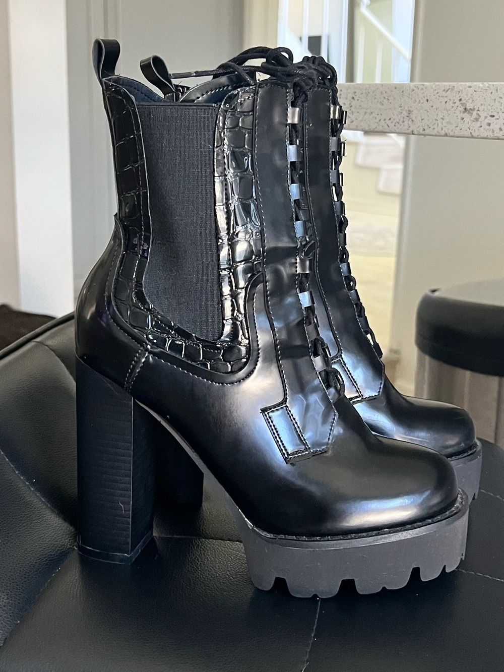 Platform Lug-Heel Chelsea Boots - Women's. RAID worn once size size 4 fits 5 1/2